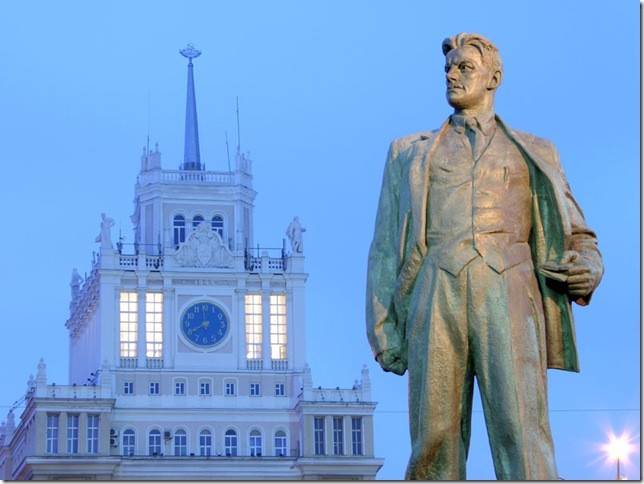 Триумфальная площадь, памятник Маяковскому Москва 