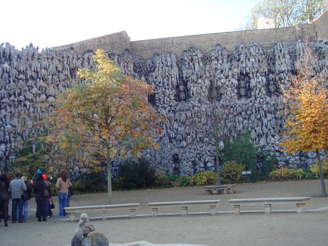 Сталакти­товая стена в Вальдштейнском саду