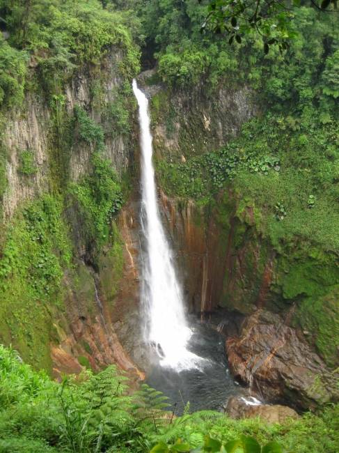 Водопад BAJOS DEL TORO