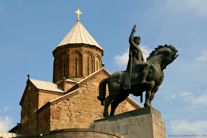 Памятник Царю Вахтангу Горгасали