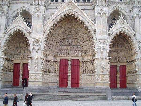 три главных портала западного фасада Амьенского собора
