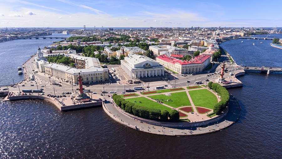 Стрелка Васильевского острова со зданием санкт-петербургской биржи